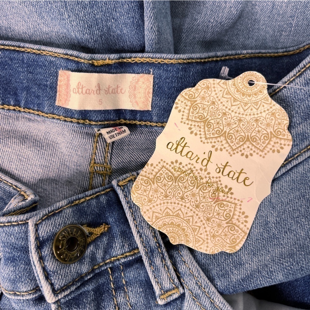 ALTAR’D STATE NWT High Rise Distressed Fringe Denim Jeans Size 27 in Light Blue - Picture 12 of 13